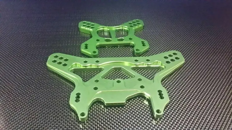 Team Losi 5Ive-T Aluminum 7075 Front + Rear Shock Tower - 2 Pcs Green 1